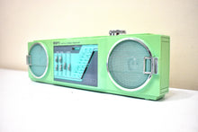 画像をギャラリービューアに読み込む, Neon Green GPX Model A275R AM FM Mini Boombox Radio! Sounds Great Excellent Condition!