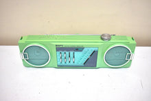 画像をギャラリービューアに読み込む, Neon Green GPX Model A275R AM FM Mini Boombox Radio! Sounds Great Excellent Condition!