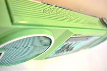 画像をギャラリービューアに読み込む, Neon Green GPX Model A275R AM FM Mini Boombox Radio! Sounds Great Excellent Condition!