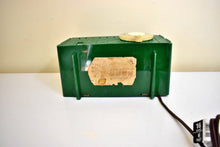 Charger l&#39;image dans la galerie, Kelly Green 1958 Philco Model E814 AM Vacuum Tube Radio Rare Awesome Color Sounds Great!
