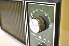 Charger l&#39;image dans la galerie, Bluetooth Ready To Go - Pea Green 1968 General Electric Model Unknown Solid State Transistor Radio! Excellent Condition and Sounding!