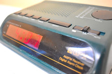 Load image into Gallery viewer, Forest Green Gran Prix Model D509-DK AM FM Digital Alarm Clock Radio! Excellent Condition!