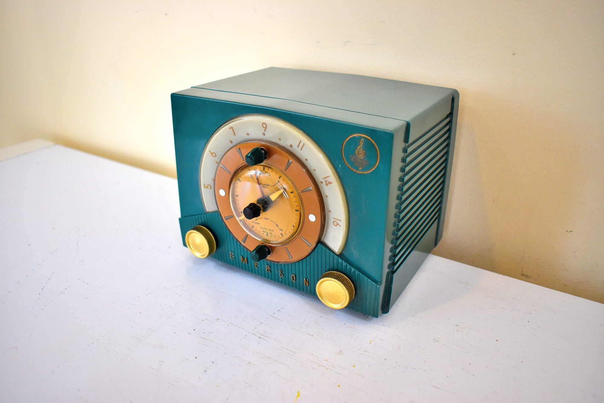 Evergreen 1953 Emerson Model 724 AM Vacuum Tube Alarm Clock Radio Rare Awesome Color Sounds Great! Excellent Condition!