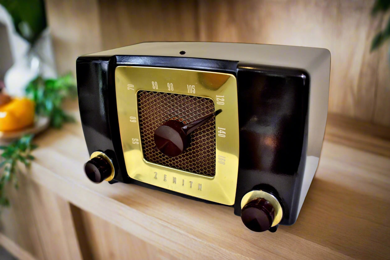 Umber Brown 1951 Zenith Model H615 AM Vacuum Tube Radio Popular Model Sounds Like A Champ!