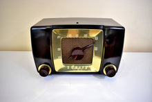 Load image into Gallery viewer, Umber Brown 1951 Zenith Model H615 AM Vacuum Tube Radio Popular Model Sounds Like A Champ!