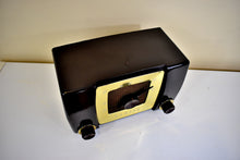 Load image into Gallery viewer, Umber Brown 1951 Zenith Model H615 AM Vacuum Tube Radio Popular Model Sounds Like A Champ!