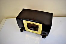 Load image into Gallery viewer, Umber Brown 1951 Zenith Model H615 AM Vacuum Tube Radio Popular Model Sounds Like A Champ!