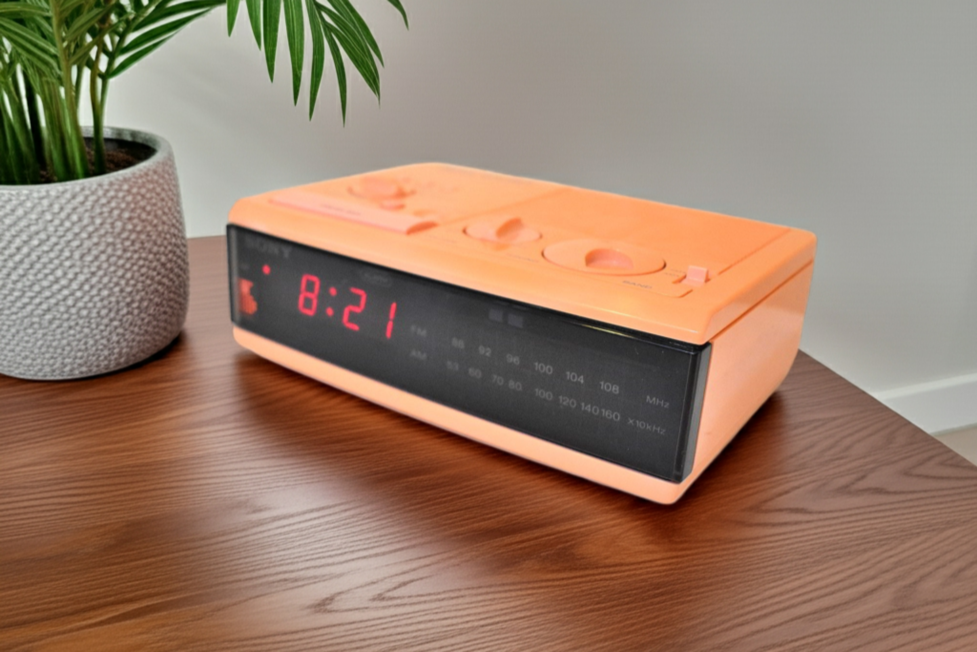 Go-Go's Pink 1980s Sony Dream Machine Model ICF-C3W AM FM Digital Alarm Clock Radio! Excellent Condition! Rare Color!