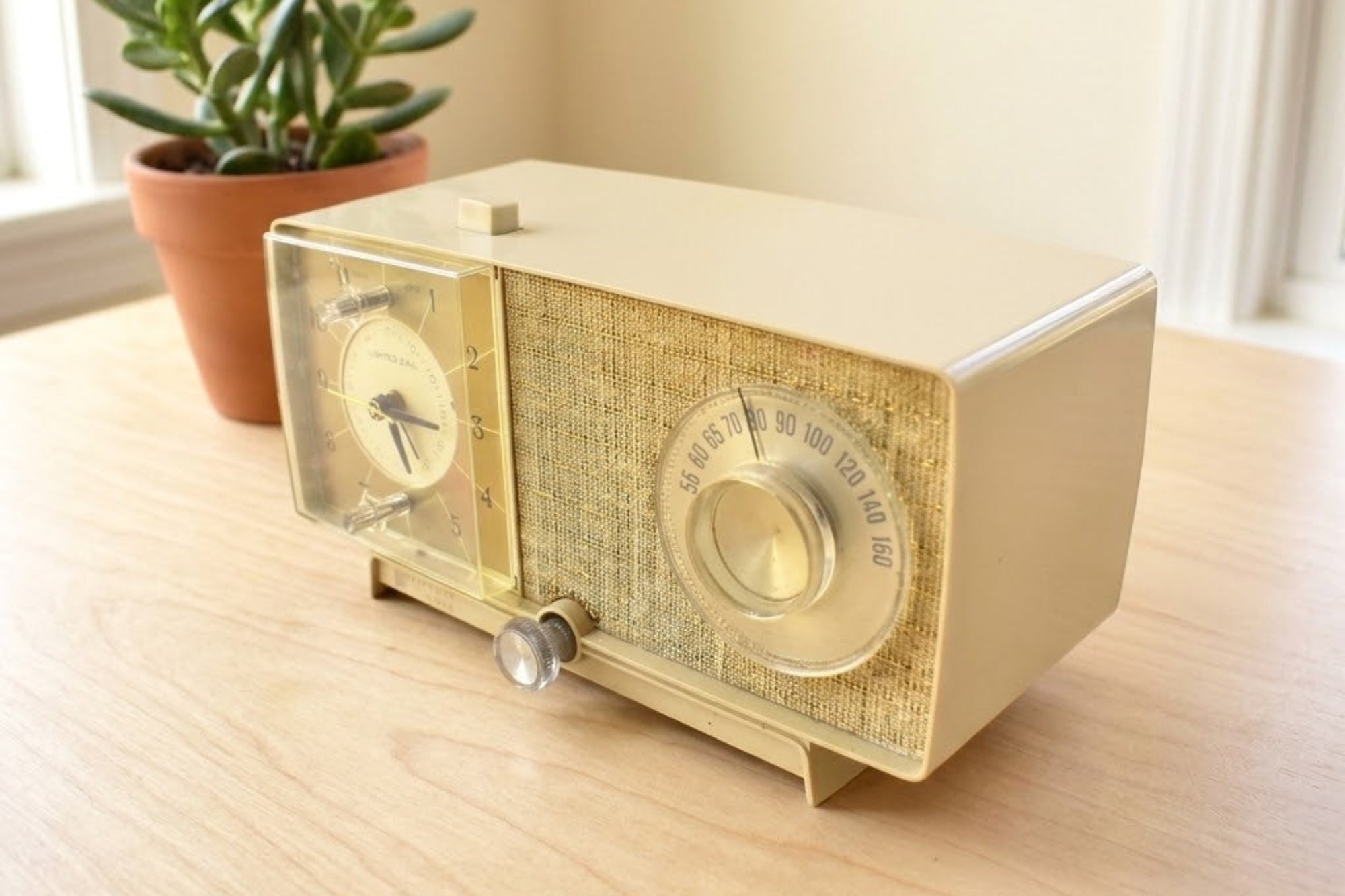 Honey Beige 1966 General Electric Model C-413C AM Vacuum Tube
