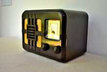 Load image into Gallery viewer, Espresso Marble Bakelite 1946 ITI Lyric Model 546T AM Vacuum Tube Radio Stunning Looking and Works Great!