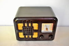 Load image into Gallery viewer, Espresso Marble Bakelite 1946 ITI Lyric Model 546T AM Vacuum Tube Radio Stunning Looking and Works Great!