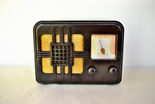 Load image into Gallery viewer, Espresso Marble Bakelite 1946 ITI Lyric Model 546T AM Vacuum Tube Radio Stunning Looking and Works Great!