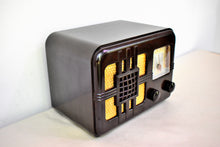 Load image into Gallery viewer, Espresso Marble Bakelite 1946 ITI Lyric Model 546T AM Vacuum Tube Radio Stunning Looking and Works Great!
