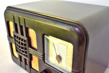Load image into Gallery viewer, Espresso Marble Bakelite 1946 ITI Lyric Model 546T AM Vacuum Tube Radio Stunning Looking and Works Great!