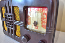 Load image into Gallery viewer, Espresso Marble Bakelite 1946 ITI Lyric Model 546T AM Vacuum Tube Radio Stunning Looking and Works Great!