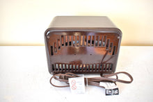 Load image into Gallery viewer, Espresso Marble Bakelite 1946 ITI Lyric Model 546T AM Vacuum Tube Radio Stunning Looking and Works Great!