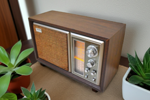 Charger l'image dans la galerie, 1975-1977 Sony Model ICF-9550W AM/FM Solid State Transistor Radio Sounds Great! (Copy)