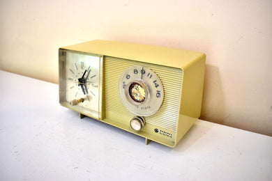 Honey Beige Vintage 1962 General Electric Model C-403A AM Solid State Transistor Clock Radio Ubiquitous Model!