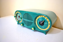 Load image into Gallery viewer, Leaf Green 1952 Zenith Owl Eyes Model J616 AM Vacuum Tube Radio Great Sounding! Excellent Condition!