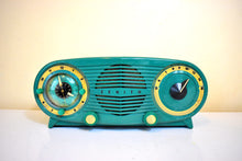 Load image into Gallery viewer, Leaf Green 1952 Zenith Owl Eyes Model J616 AM Vacuum Tube Radio Great Sounding! Excellent Condition!