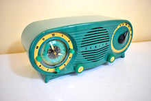 Charger l&#39;image dans la galerie, Leaf Green 1952 Zenith Owl Eyes Model J616 AM Vacuum Tube Radio Great Sounding! Excellent Condition!