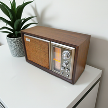Charger l'image dans la galerie, 1975-1977 Sony Model ICF-9550W AM/FM Solid State Transistor Radio Sounds Great!