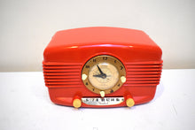 Load image into Gallery viewer, Chieftian Red 1951 Lang Model DR90 Vacuum Tube AM Radio Excellent Condition Rare Original Molded Color Sounds Lang-tastic!