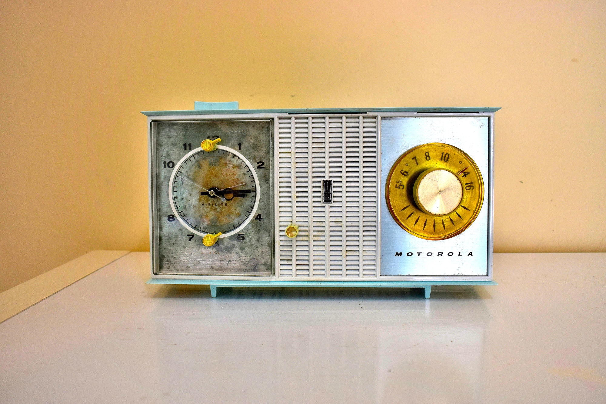 Chalfonte Blue 1963 Motorola Model C35B Vacuum Tube AM Clock Radio Sou ...