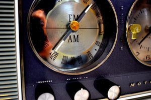 Tacoma Gray White 1963 Motorola Model BC3B Vacuum Tube AM/FM Clock Radio Excellent Condition and Great Sounding!