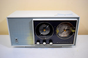 Tacoma Gray White 1963 Motorola Model BC3B Vacuum Tube AM/FM Clock Radio Excellent Condition and Great Sounding!