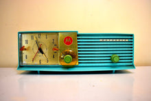 画像をギャラリービューアに読み込む, アクアマリン ターコイズ 1957 モトローラ モデル 57CD 真空管 AM 時計ラジオ 美しい音は素晴らしい！