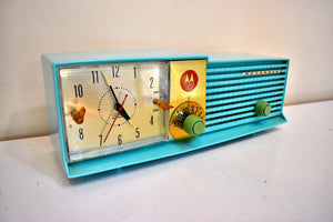 Aquamarine Turquoise 1957 Motorola Model 57CD Vacuum Tube AM Clock Radio Beauty Sounds Fantastic!