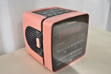画像をギャラリービューアに読み込む, Petunia Pink Magnavox Model D3110/17X AM FM Digital Alarm Clock Radio! Excellent Condition!
