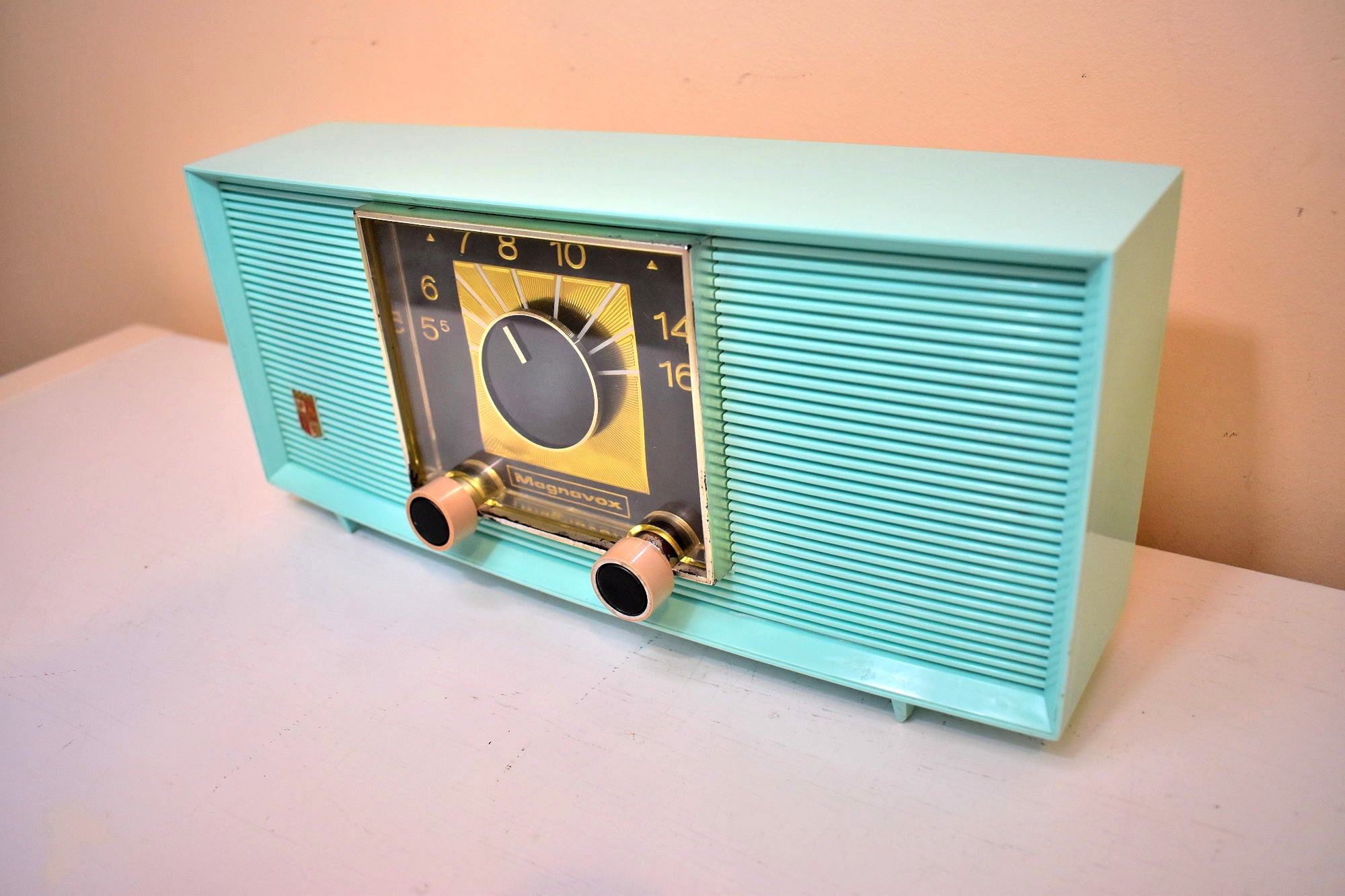 Robin Egg Blue 1957 Magnavox Model R5 Vacuum Tube AM Radio Sounds Great! Excellent Condition!