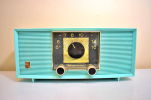 Robin Egg Blue 1957 Magnavox Model R5 Vacuum Tube AM Radio Sounds Great! Excellent Condition!