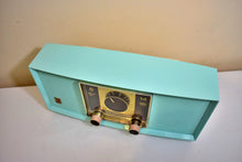 Load image into Gallery viewer, Robin Egg Blue 1957 Magnavox Model R5 Vacuum Tube AM Radio Sounds Great! Excellent Condition!