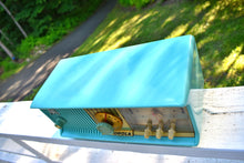 Charger l'image dans la galerie, Aquamarine Turquoise 1957 Motorola Model 56CD Vacuum Tube AM Clock Radio Rare Beautiful Color Sounds Fantastic!