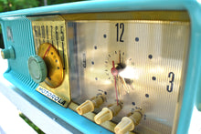 Charger l'image dans la galerie, Aquamarine Turquoise 1957 Motorola Model 56CD Vacuum Tube AM Clock Radio Rare Beautiful Color Sounds Fantastic!