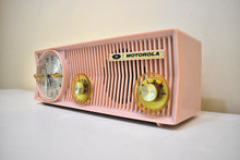 画像をギャラリービューアに読み込む, クールミントグリーン 1957年モトローラモデル 5C25GW 真空管AM時計ラジオ レアカラーサウンド素晴らしい！