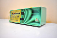画像をギャラリービューアに読み込む, Sea Green 1957 Motorola Model 57H AM 真空管ラジオ レアモデル 大音量でクリアなサウンド！