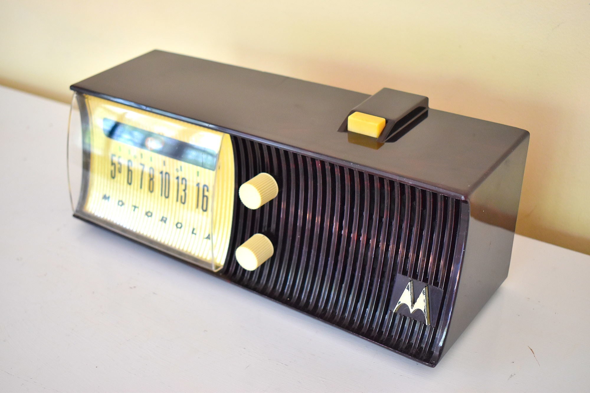 Espresso Brown Marble 1957 Motorola Model 57H AM Vacuum Tube Radio Rare  Model Loud and Clear Sounding!