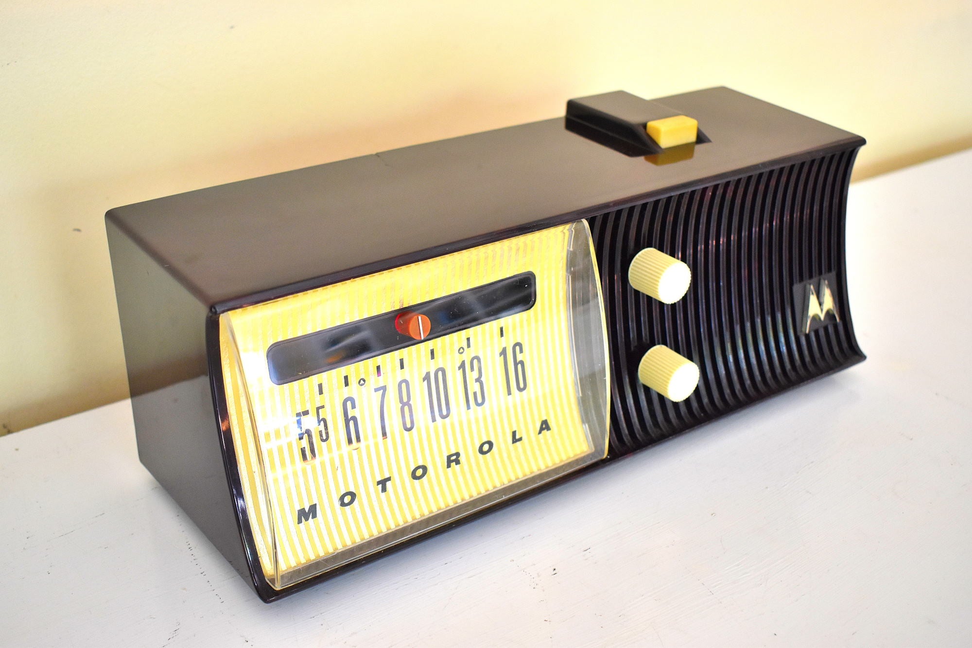 Espresso Brown Marble 1957 Motorola Model 57H AM Vacuum Tube Radio