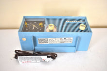 Charger l'image dans la galerie, Bonnet Blue 1959 Motorola Model 5C13B Vacuum Tube AM Clock Radio Excellent Condition and Sounds Great!
