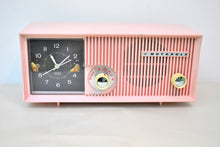 Charger l'image dans la galerie, Blossom Pink 1959 Motorola Model 5C13P Vacuum Tube AM Clock Radio Excellent Condition and Sounds Fire!