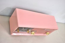 Charger l'image dans la galerie, Blossom Pink 1959 Motorola Model 5C13P Vacuum Tube AM Clock Radio Excellent Condition and Sounds Fire!