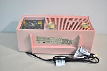 Charger l'image dans la galerie, Blossom Pink 1959 Motorola Model 5C13P Vacuum Tube AM Clock Radio Excellent Condition and Sounds Fire!