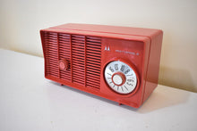 画像をギャラリービューアに読み込む, Crimson Red Mid Century 1957 Motorola Model 5T11R Vacuum Tube AM Clock Radio Rare Color! Excellent Condition! Sounds Great!