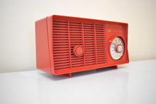 画像をギャラリービューアに読み込む, Crimson Red Mid Century 1957 Motorola Model 5T11R Vacuum Tube AM Clock Radio Rare Color! Excellent Condition! Sounds Great!