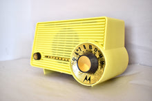 画像をギャラリービューアに読み込む, フィエスタレッド 1957 モトローラモデル 5T22R "ドラッグスター" AM 真空管ラジオ 素晴らしいサウンド!非常に希少な望ましいモデル！ミントコンディション！
