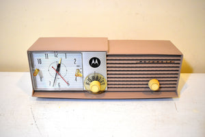 Sahara Taupe 1959 Motorola Model 5T27N-1 Vacuum Tube AM Radio Clean and Gorgeous Looking and Sounding!